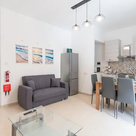 Charming 3bed In St Pauls I
